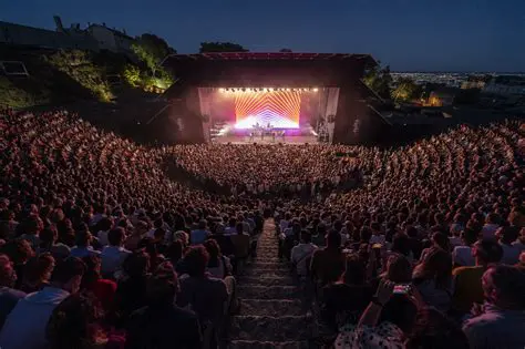 Fred Again.. Enflamme Lyon : Un Concert Épique aux Nuits de Fourvière