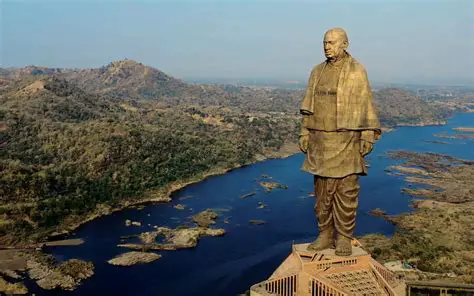 O Statue of Suenaga the Hero
